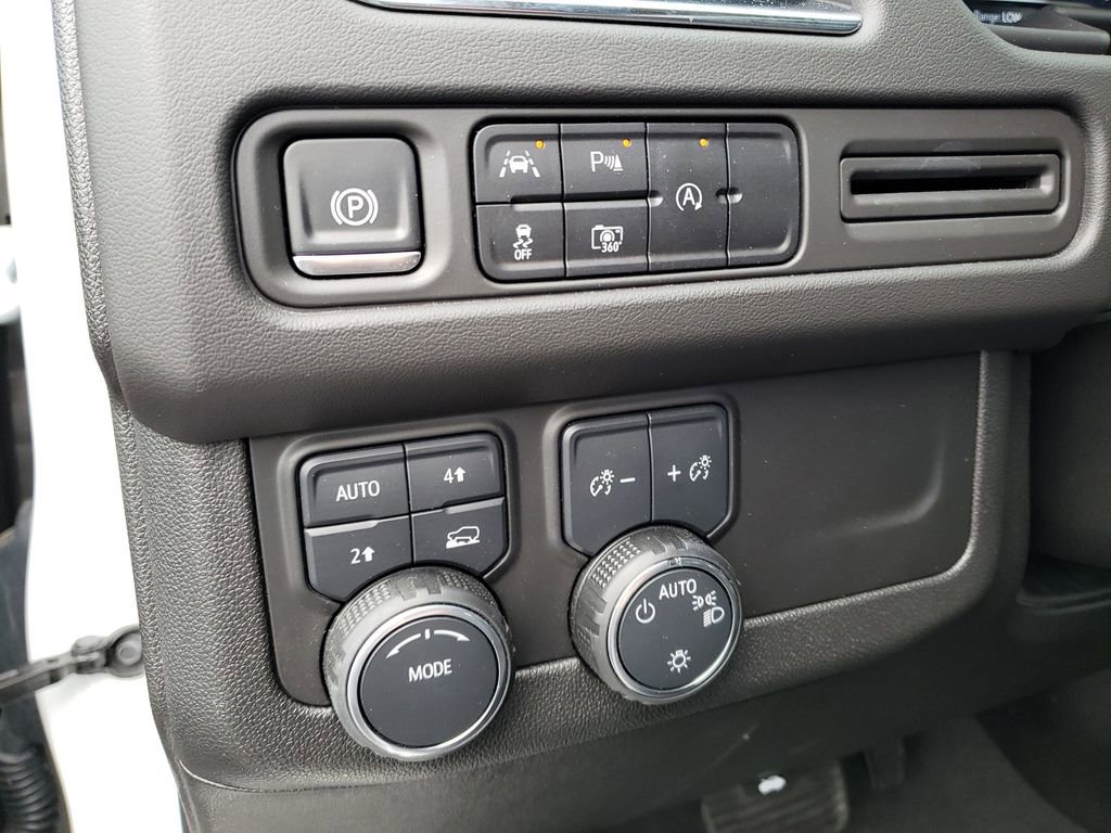 Used 2024 Chevrolet Tahoe RST w/ Luxury Package AWD/4WD image 22