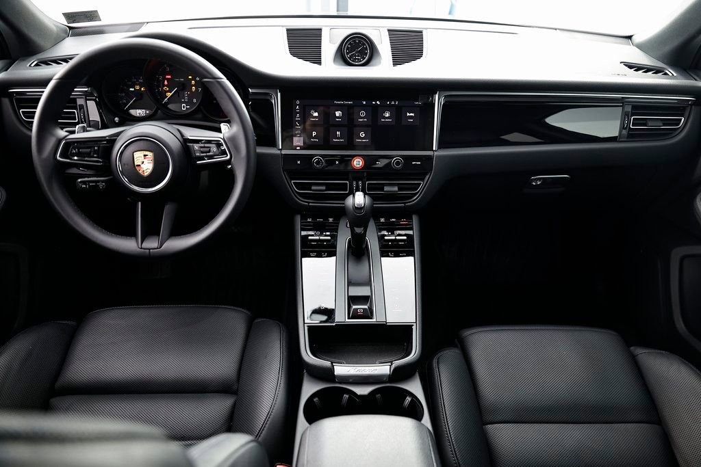 Certified 2025 Porsche Macan image 29