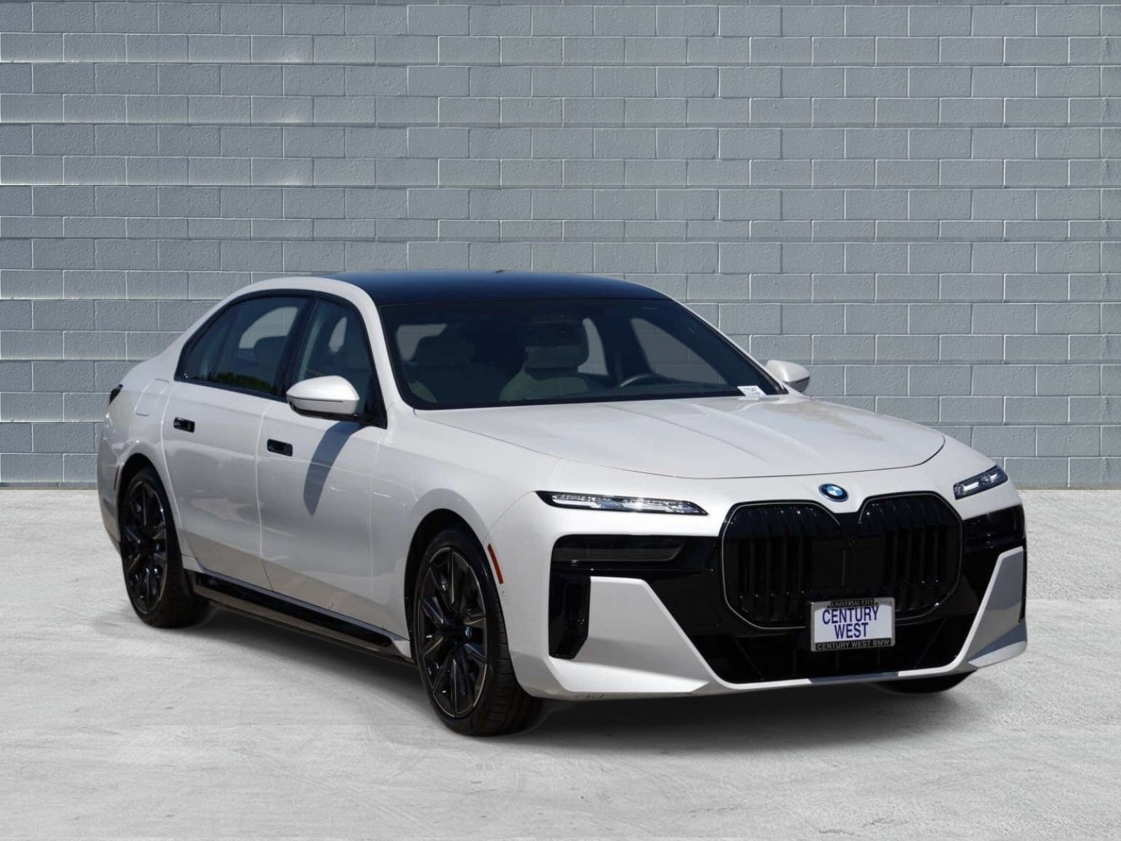 Used 2026 BMW 750e xDrive w/ Executive Package AWD/4WD image 1