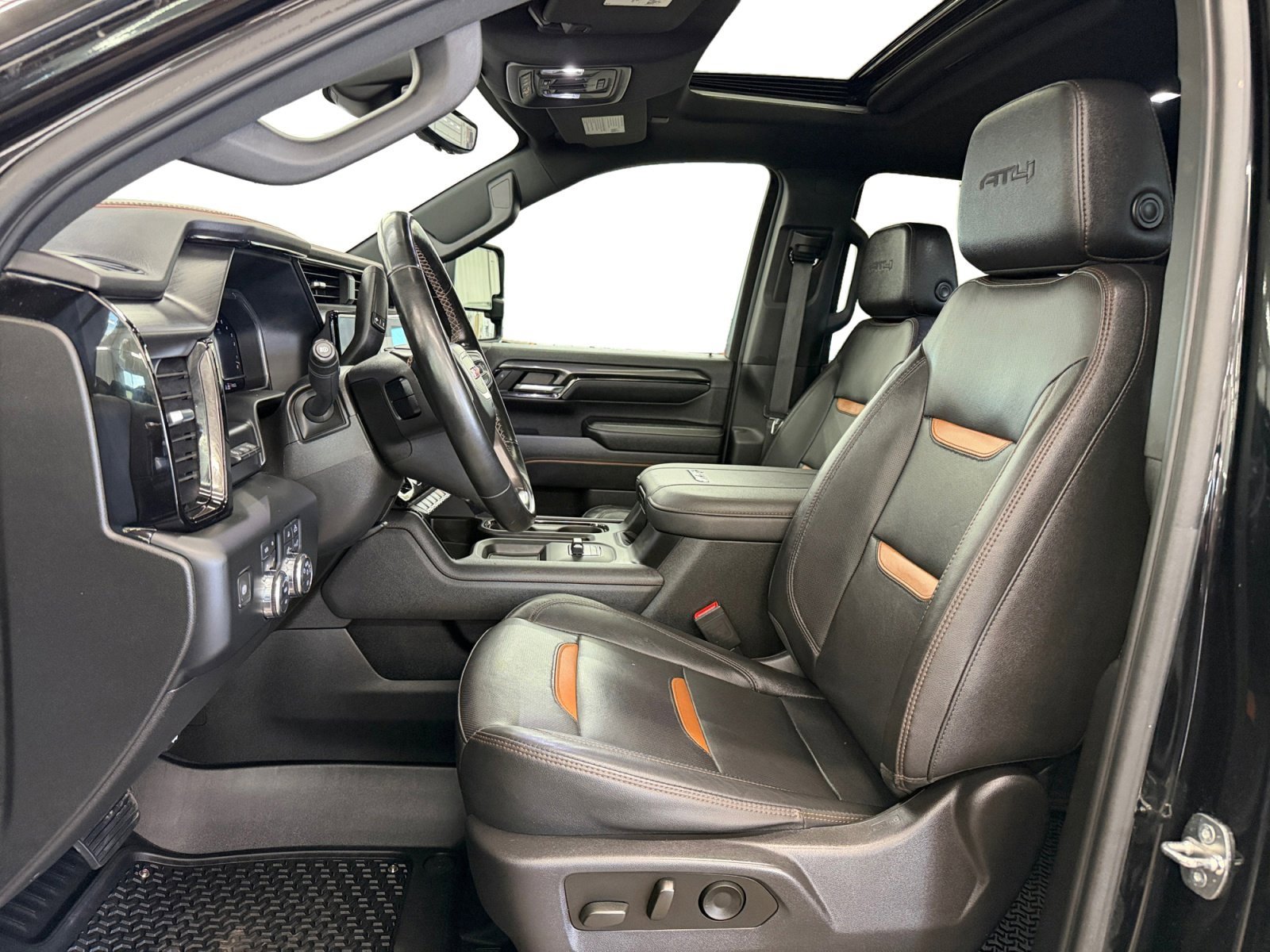 Used 2024 GMC Sierra 2500 AT4 w/ AT4 Premium Plus Package AWD/4WD image 9