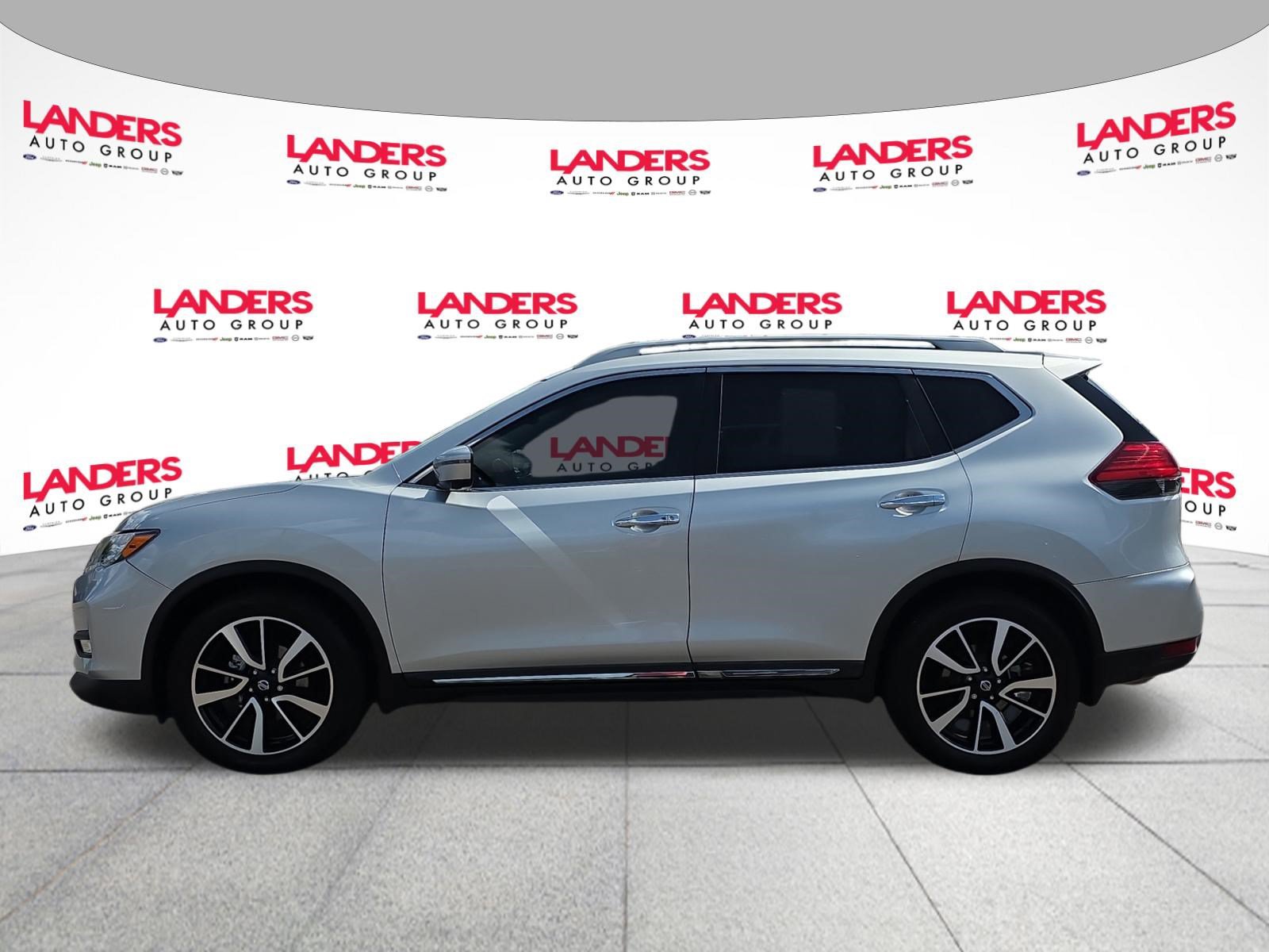 Used 2017 Nissan Rogue SL w/ SL Premium Package FWD image 2