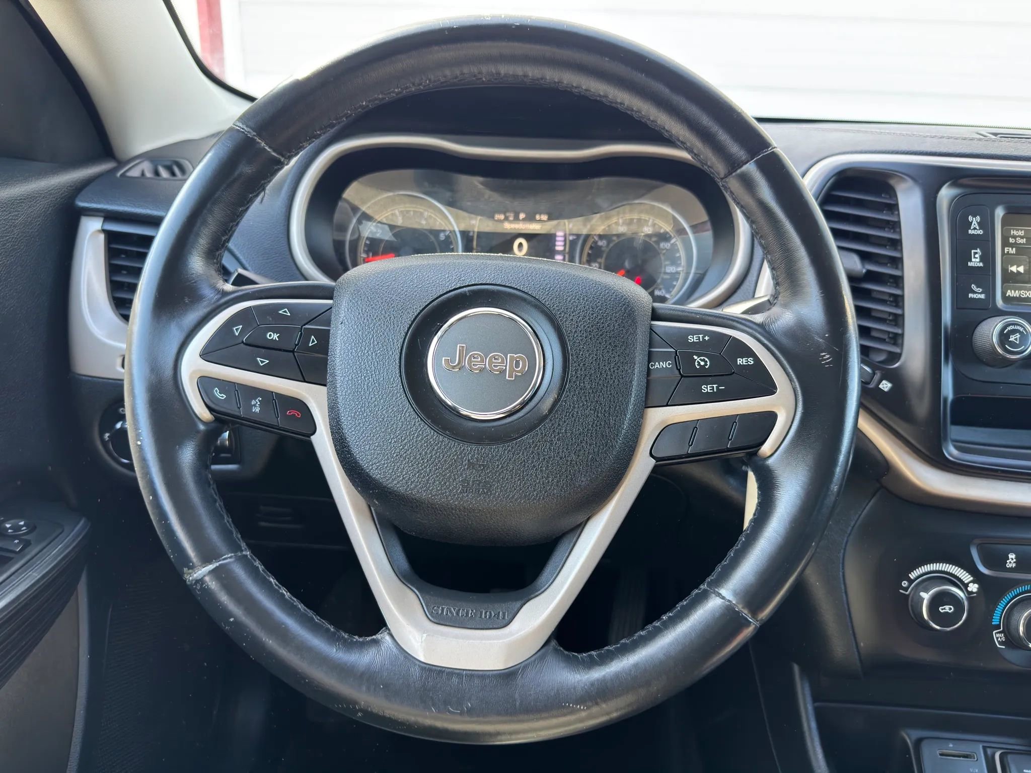 Used 2015 Jeep Cherokee Sport FWD image 21