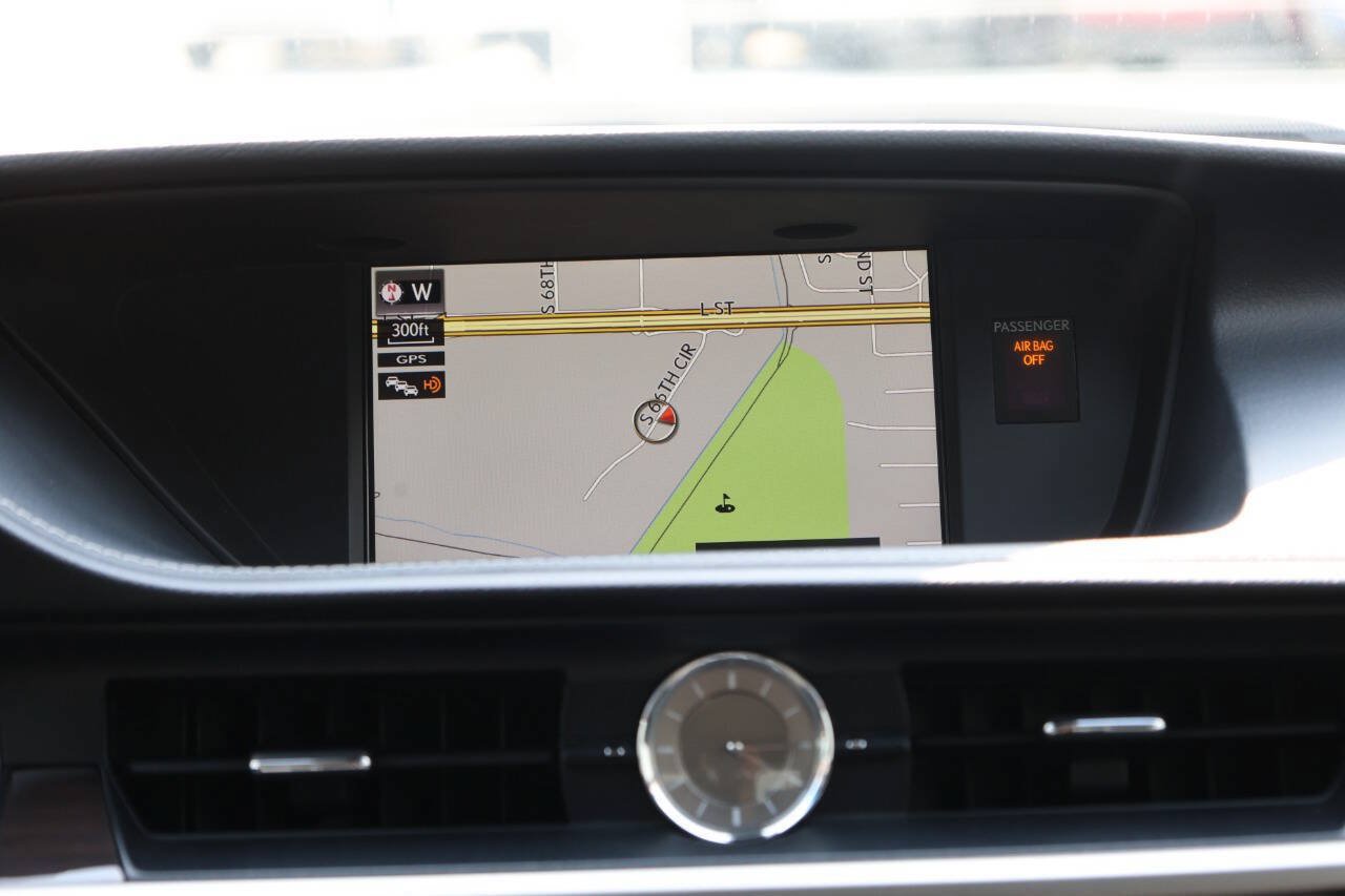 Used 2018 Lexus ES 300h w/ Navigation Package FWD image 20