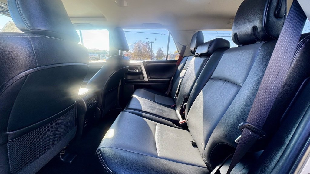 Used 2017 Toyota 4Runner SR5 Premium image 16