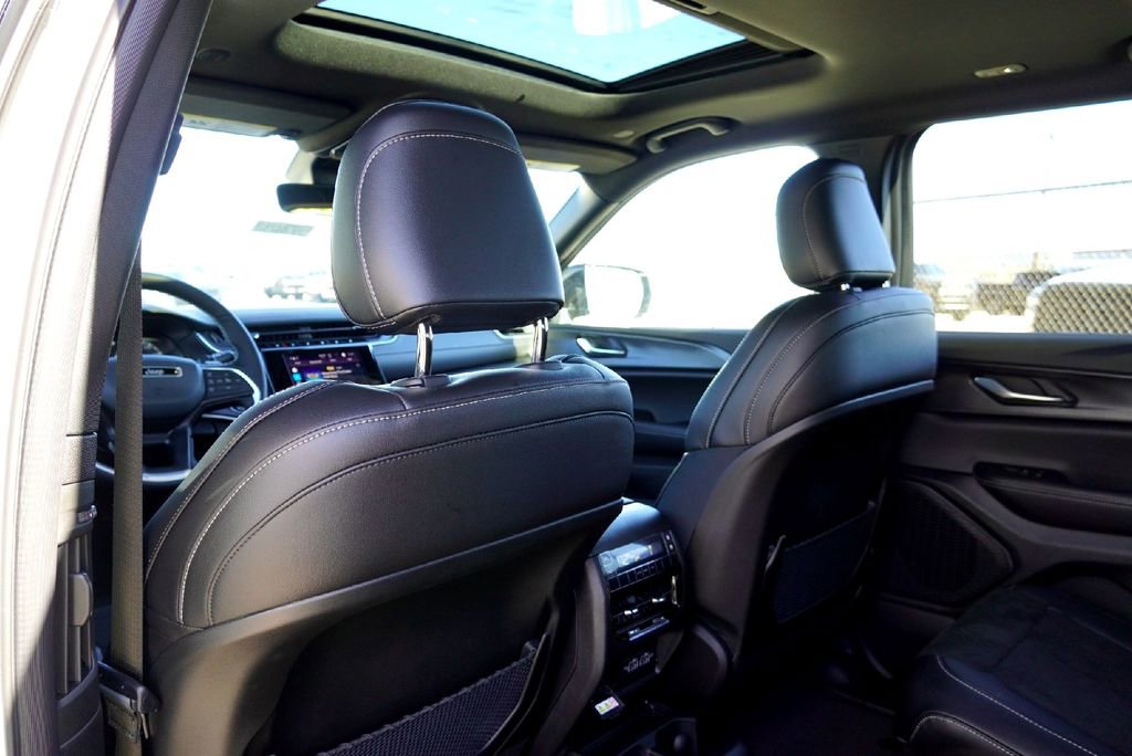 New 2025 Jeep Grand Cherokee L Altitude image 29