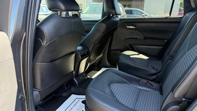 Used 2021 Toyota Highlander XSE AWD/4WD image 25