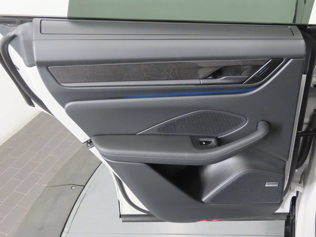 New 2026 Porsche Macan Turbo Electric AWD/4WD image 48