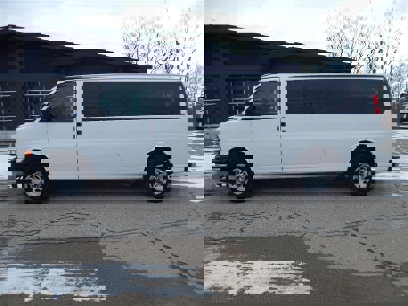 Used 2017 Chevrolet Express 3500 LT w/ LT Preferred Equipment Group image 6