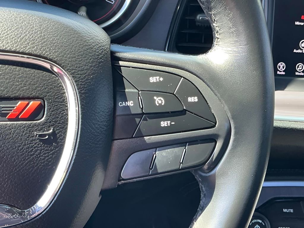 Used 2018 Dodge Challenger SXT image 28