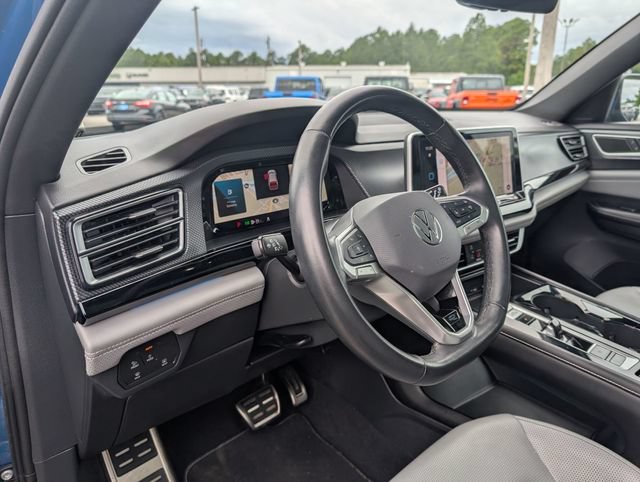 Used 2024 Volkswagen Atlas Cross Sport SEL R-Line AWD/4WD image 32