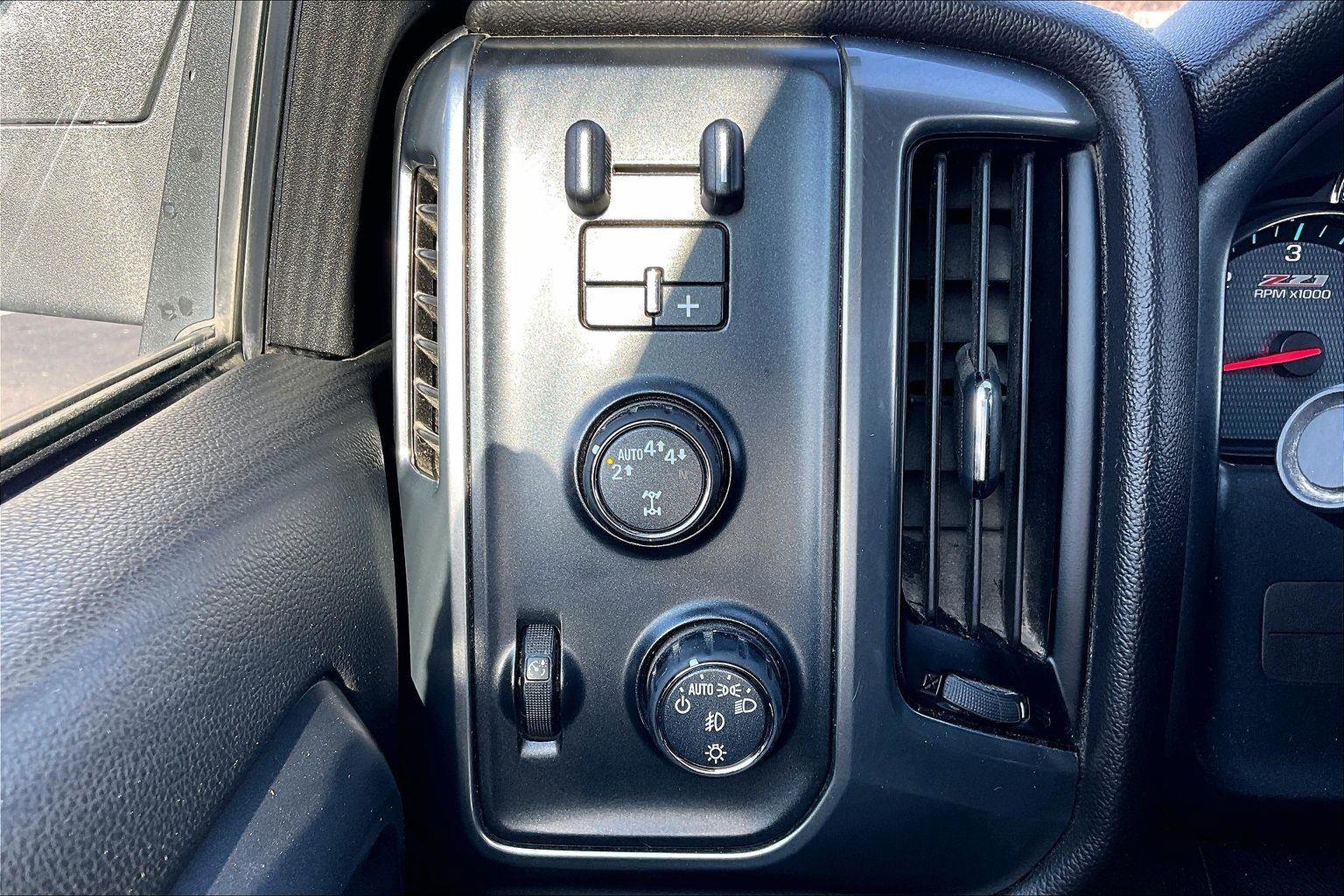 Used 2019 Chevrolet Silverado 1500 LT w/ All Star Edition image 32