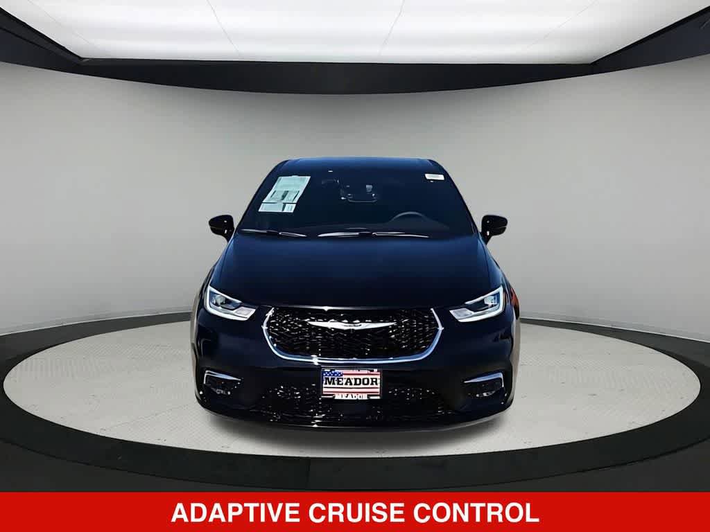 New 2026 Chrysler Pacifica Select FWD image 3