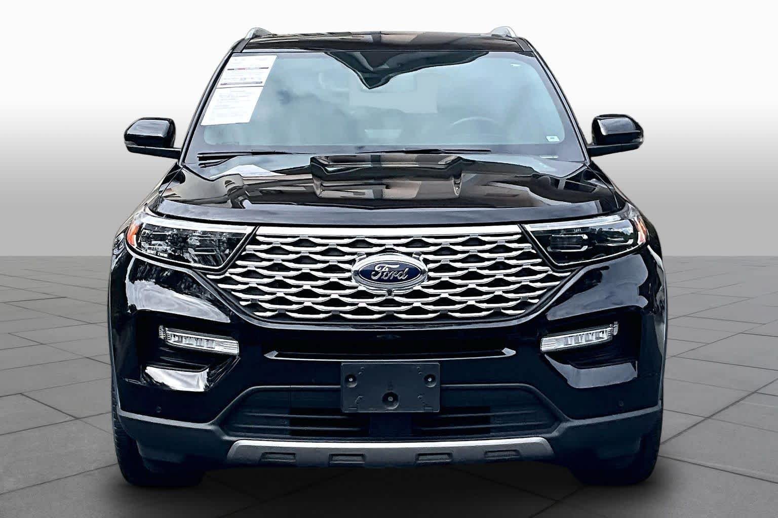 Used 2023 Ford Explorer Platinum w/ Technology Package AWD/4WD image 3