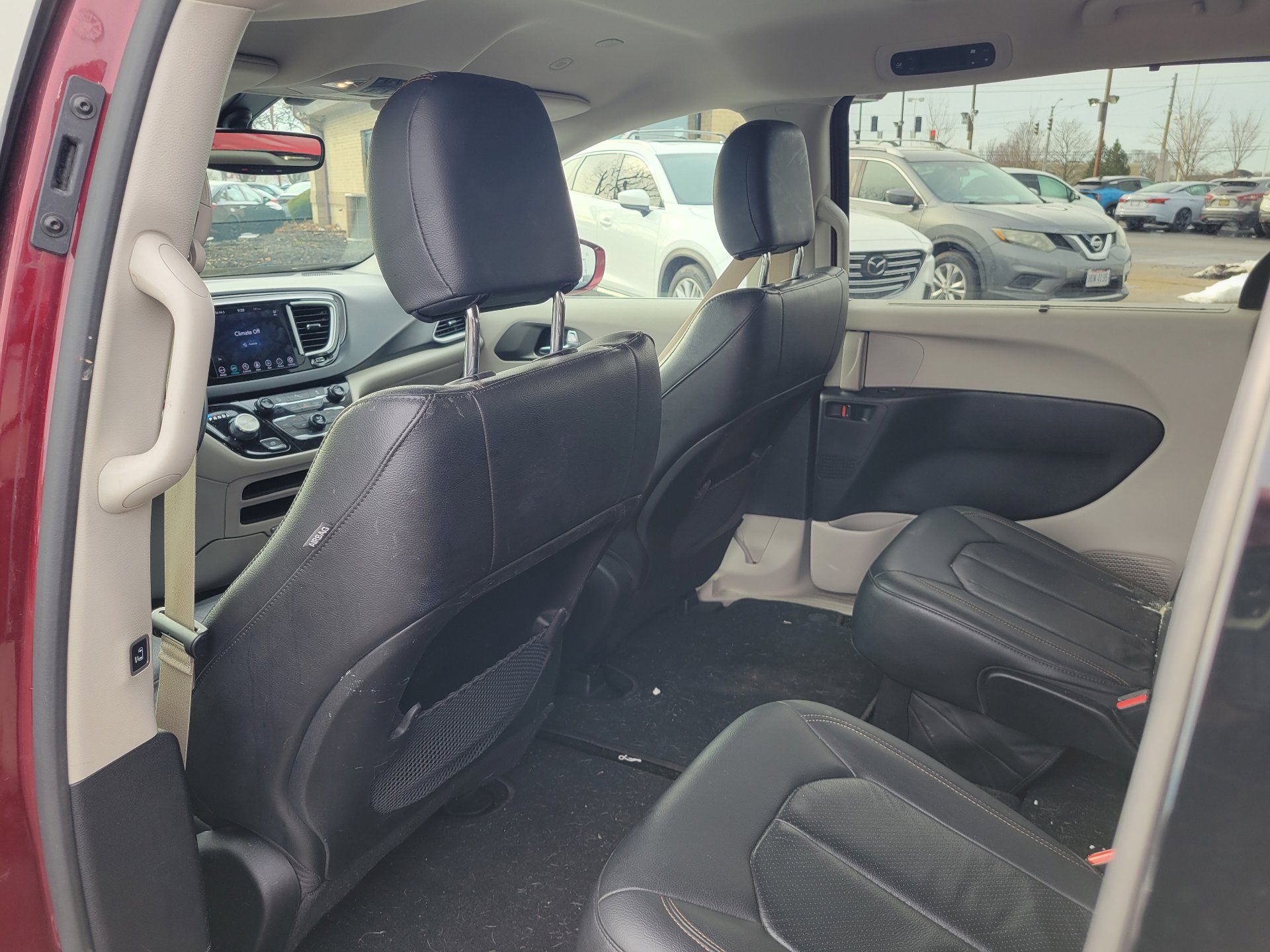 Used 2020 Chrysler Pacifica Touring-L FWD image 13