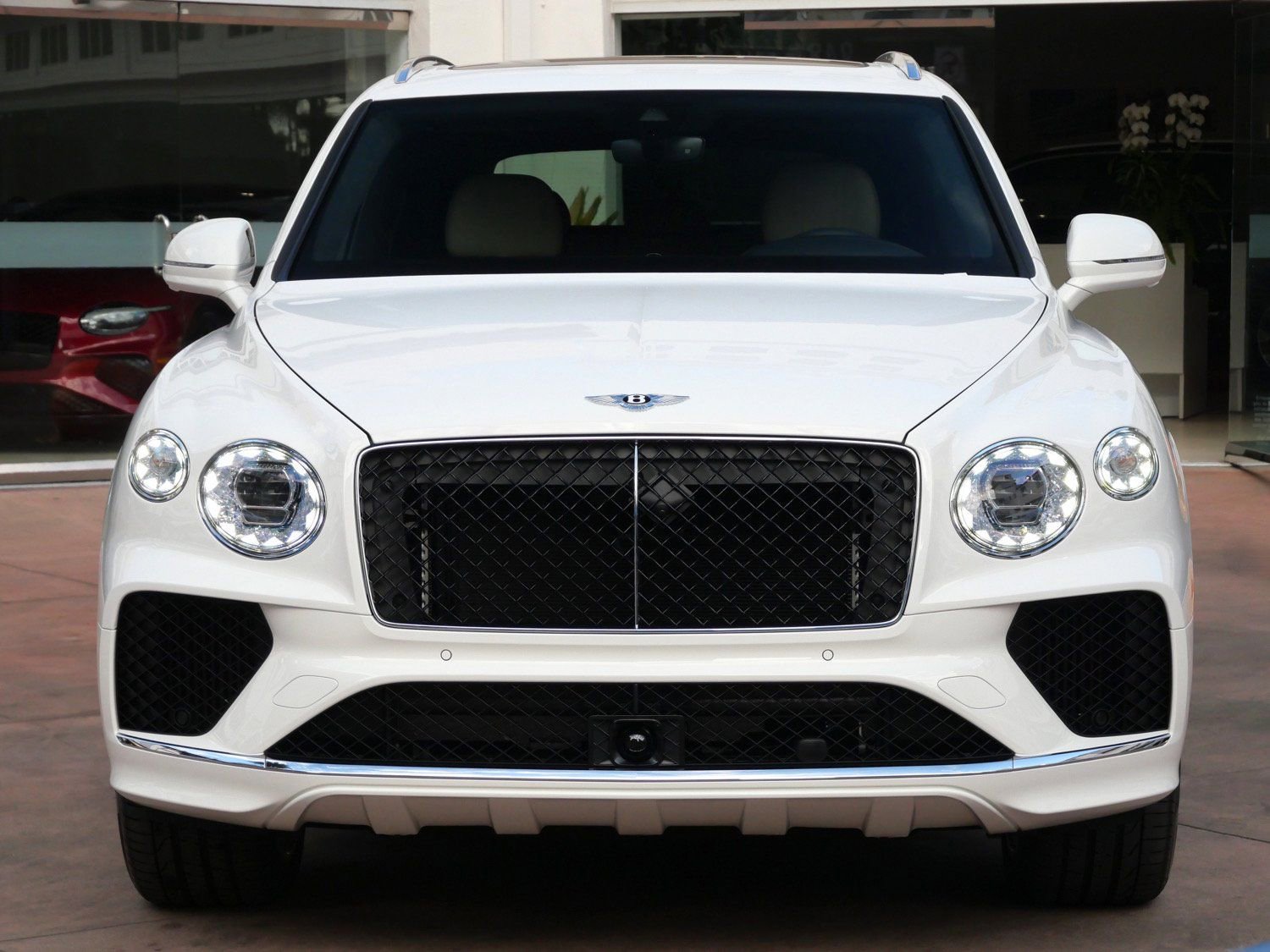 Used 2025 Bentley Bentayga image 24