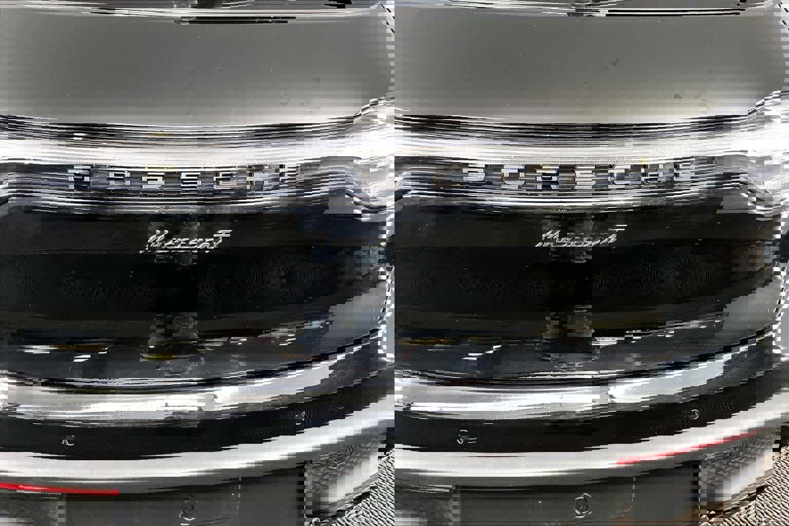 Used 2023 Porsche Macan Turbo image 28