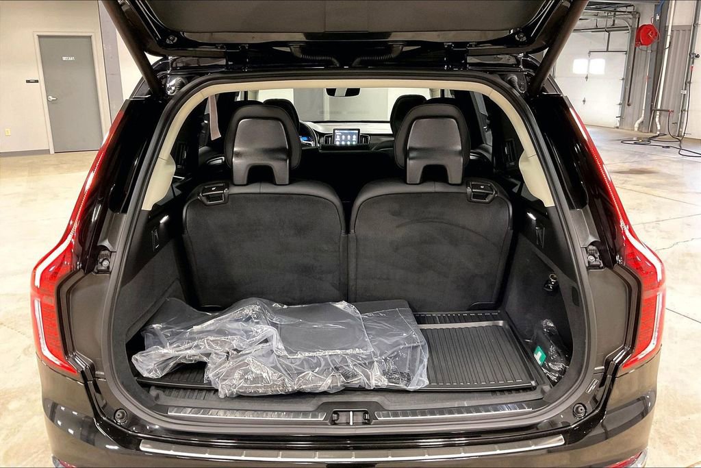 Certified 2026 Volvo XC90 B6 Plus w/ Protection Package Premier AWD/4WD image 36