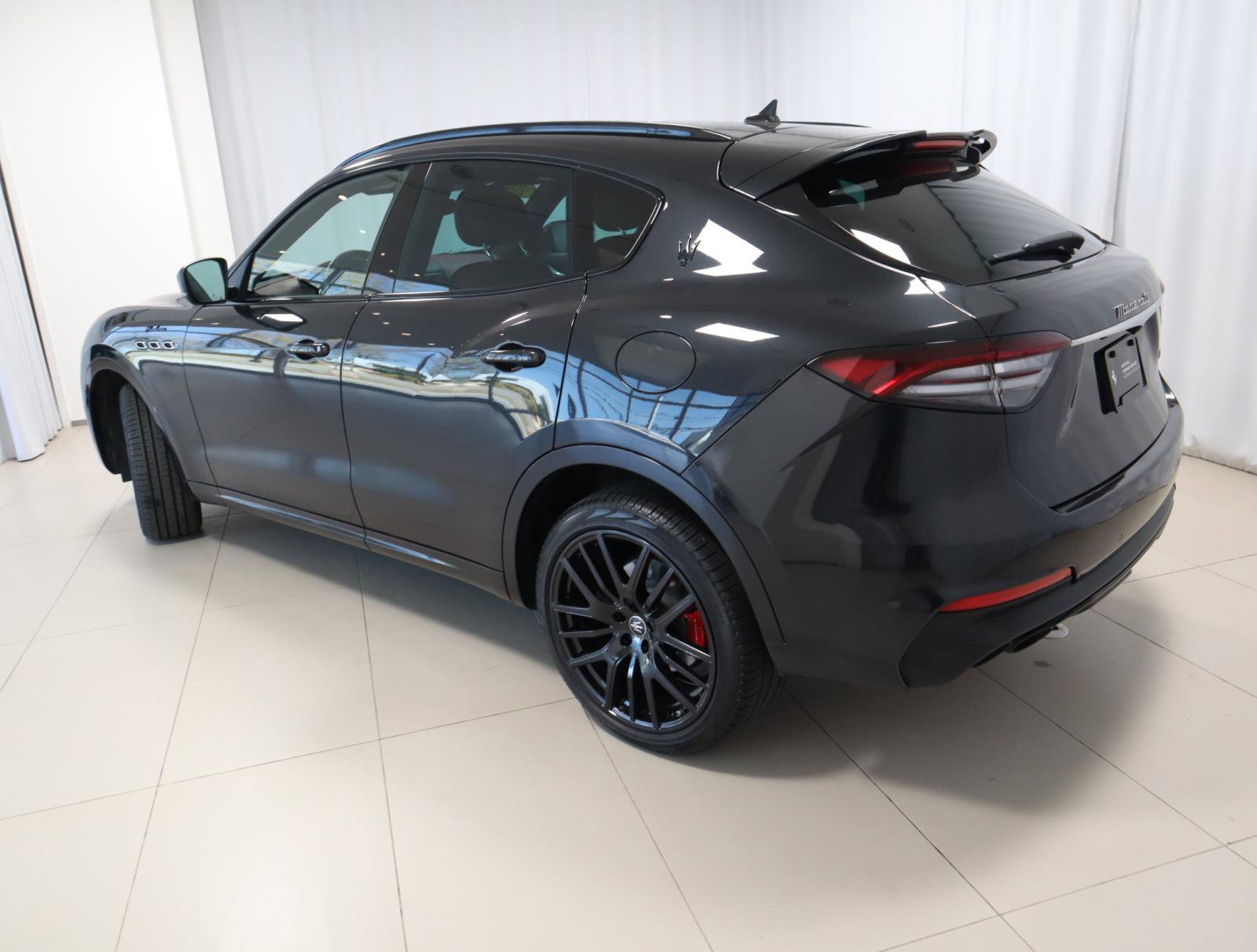 Used 2022 Maserati Levante Modena image 3