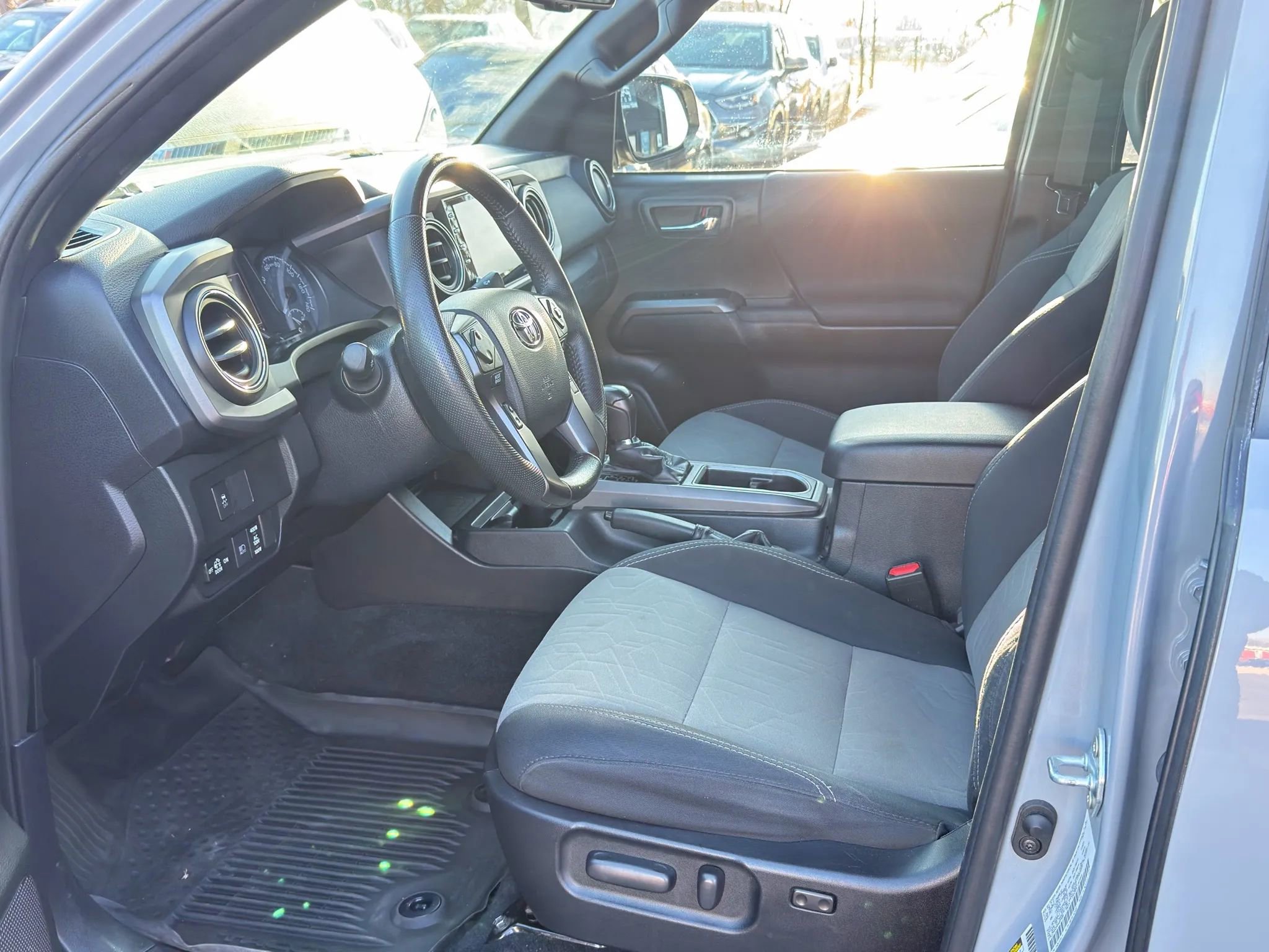 Used 2021 Toyota Tacoma TRD Off-Road image 12