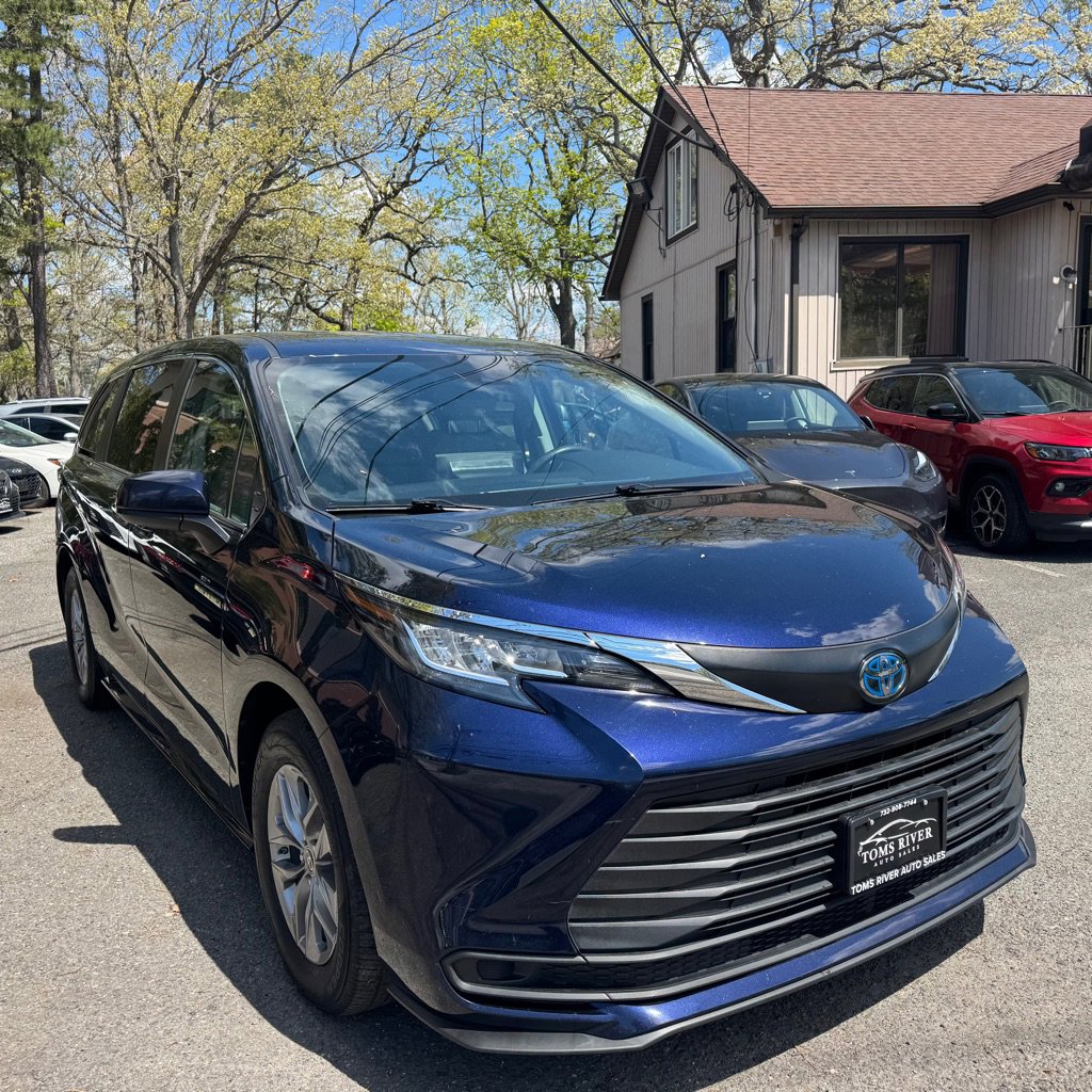 Used 2022 Toyota Sienna LE AWD/4WD image 7
