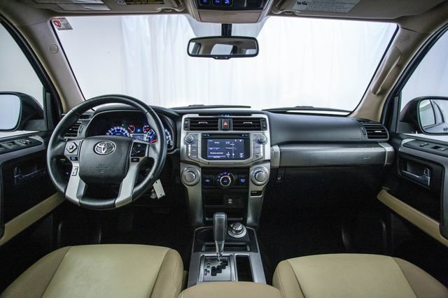 Used 2016 Toyota 4Runner SR5 Premium image 12