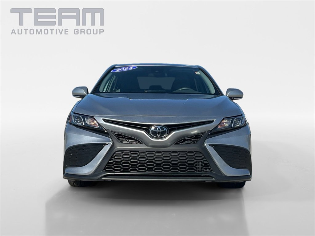 Used 2024 Toyota Camry SE image 2