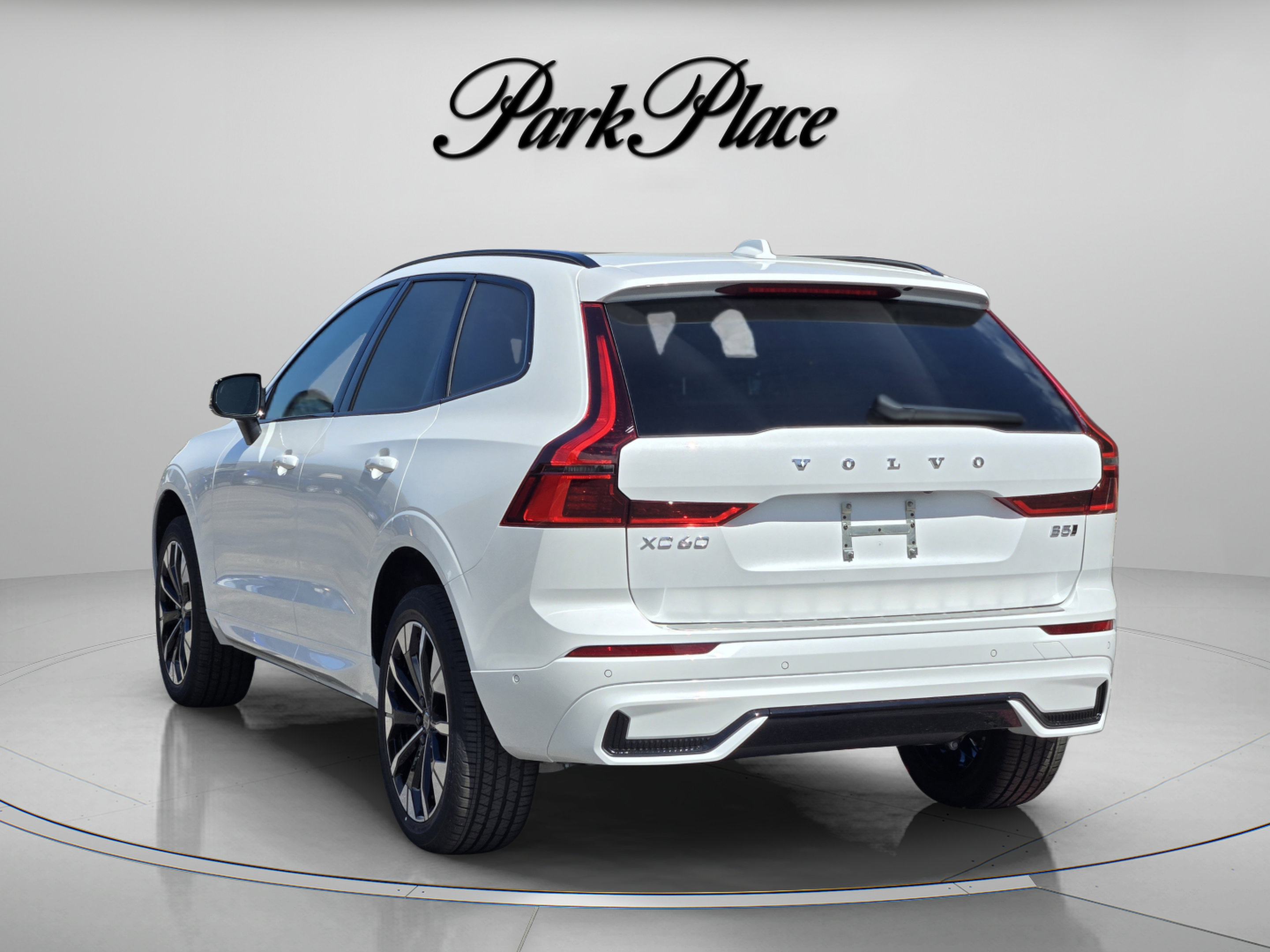 Used 2026 Volvo XC60 B5 Plus w/ Protection Package Premier AWD/4WD image 3