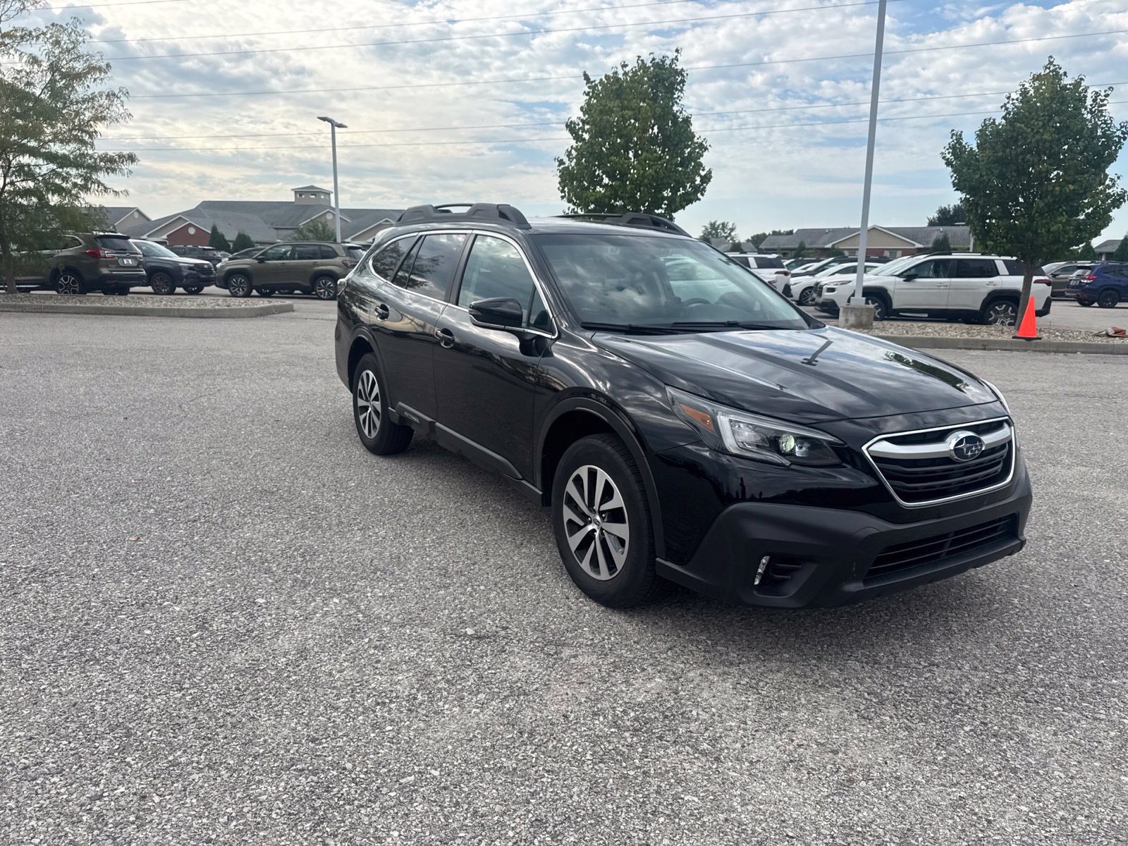 Used 2022 Subaru Outback Premium AWD/4WD image 1