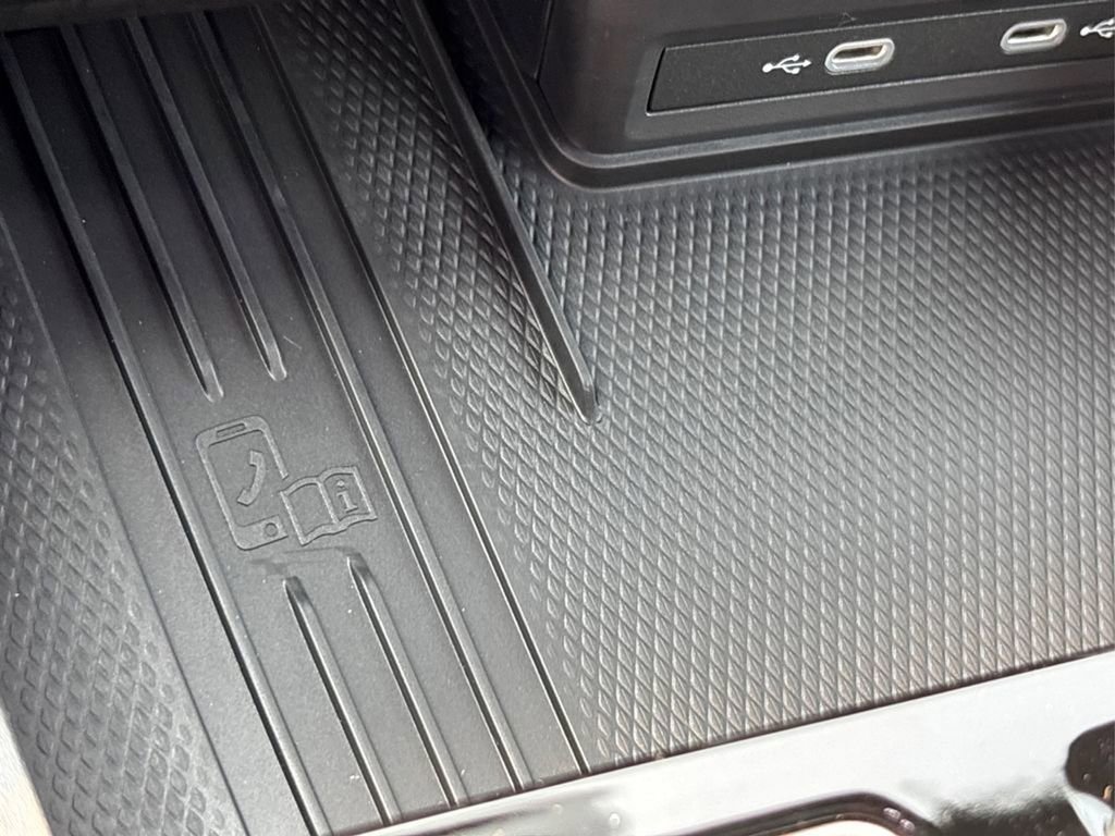 Used 2025 Volkswagen Atlas Cross Sport SE image 42