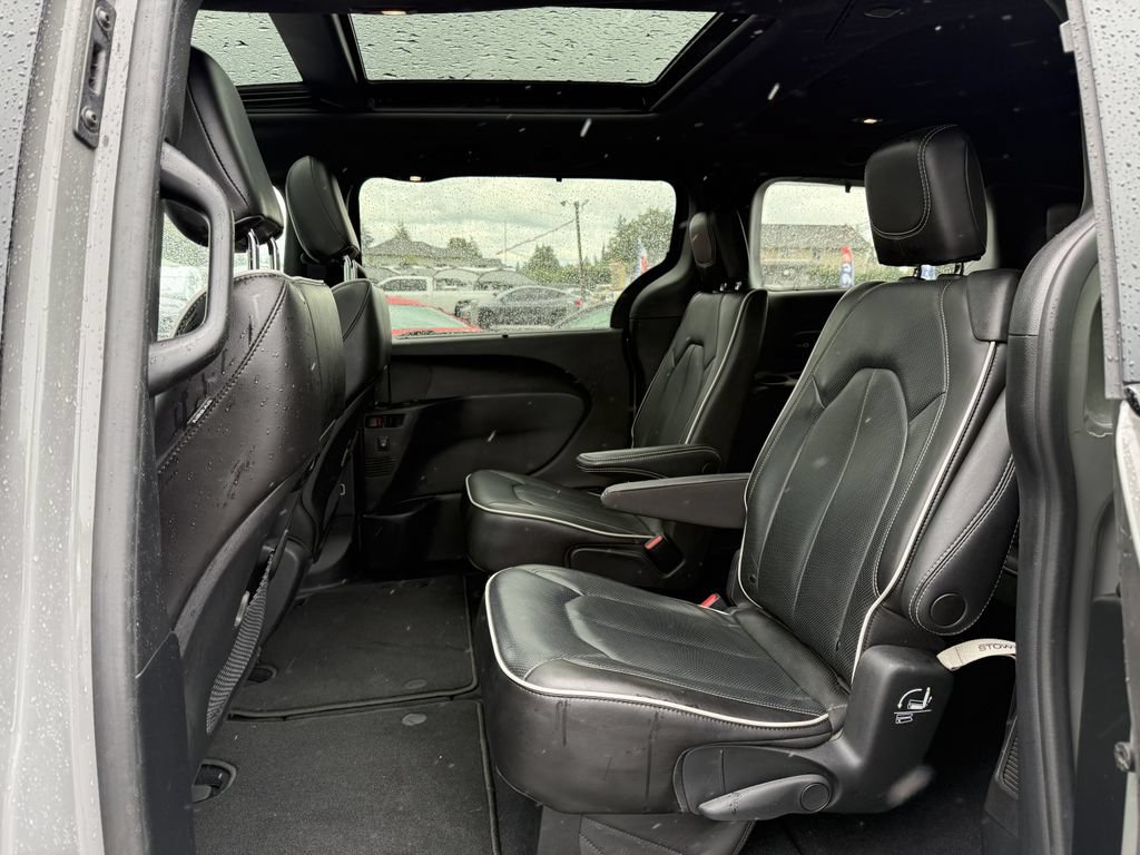 Used 2022 Chrysler Pacifica Limited w/ S Appearance Package AWD/4WD image 11