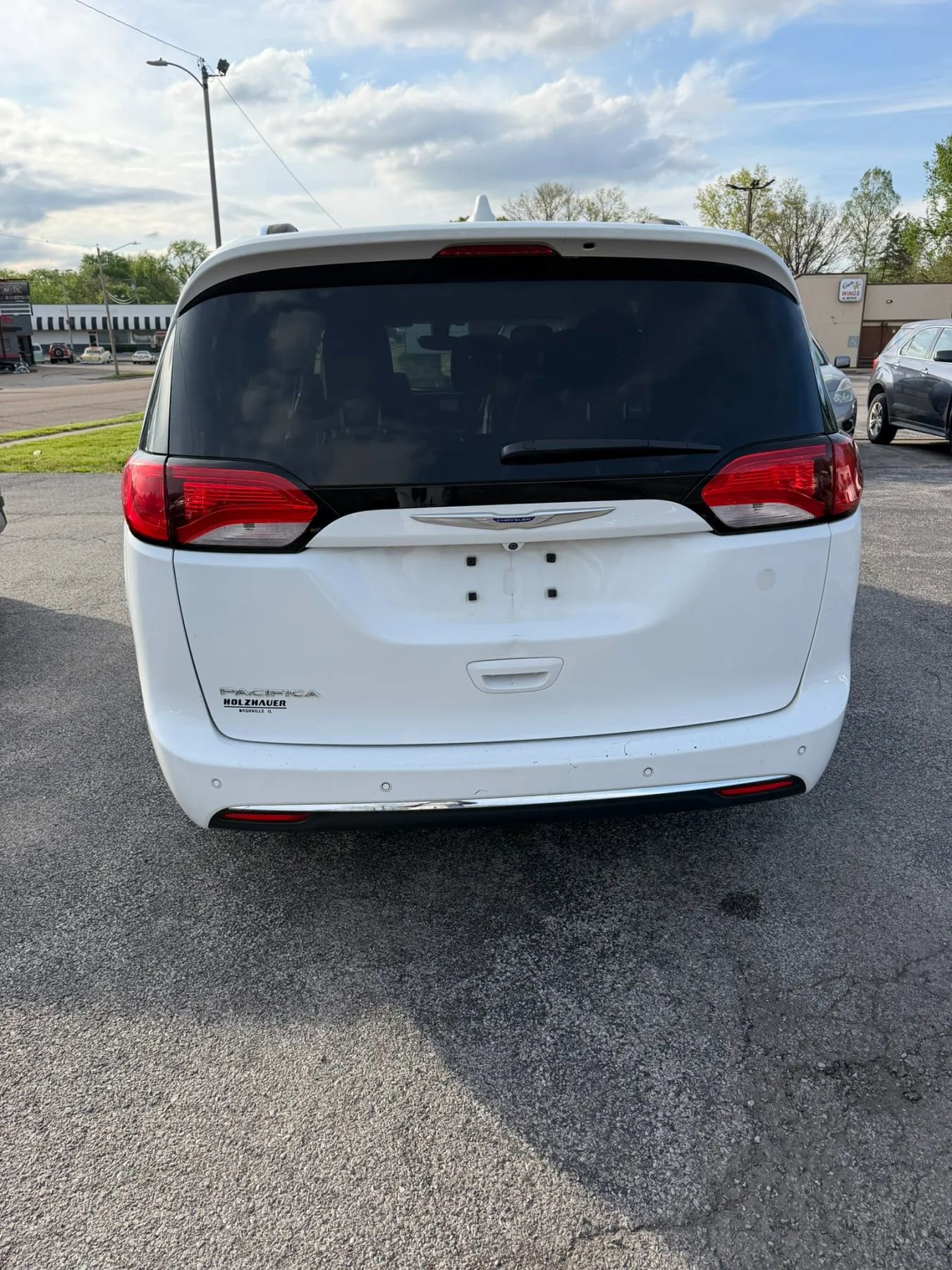 Used 2018 Chrysler Pacifica Touring-L Plus FWD image 11