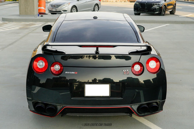Used 2014 Nissan GT-R Premium w/ Premium Interior Package image 7