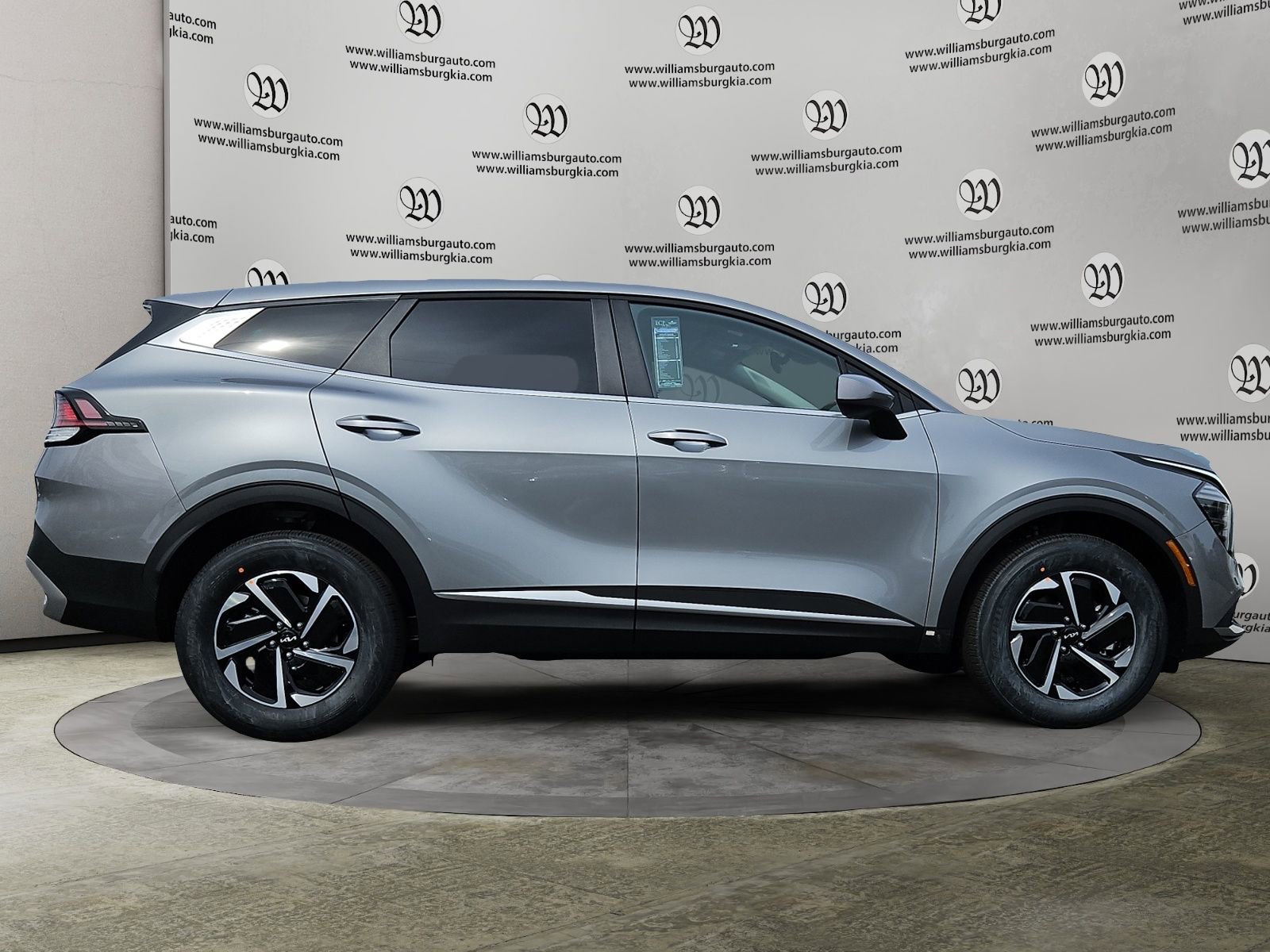 Used 2025 Kia Sportage LX image 6