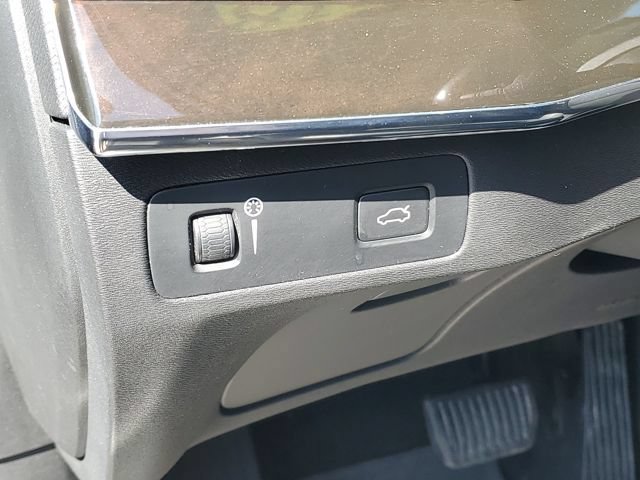 Used 2018 Volvo XC90 T5 Momentum w/ Convenience Package FWD image 10