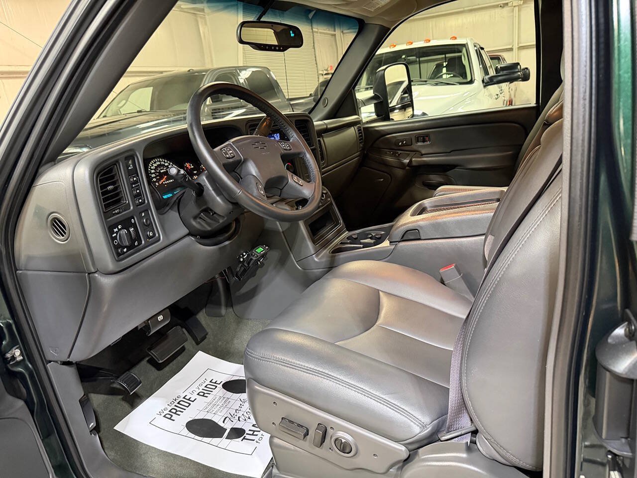 Used 2006 Chevrolet Silverado 2500 LT w/ Heavy-Duty Power Package AWD/4WD image 4