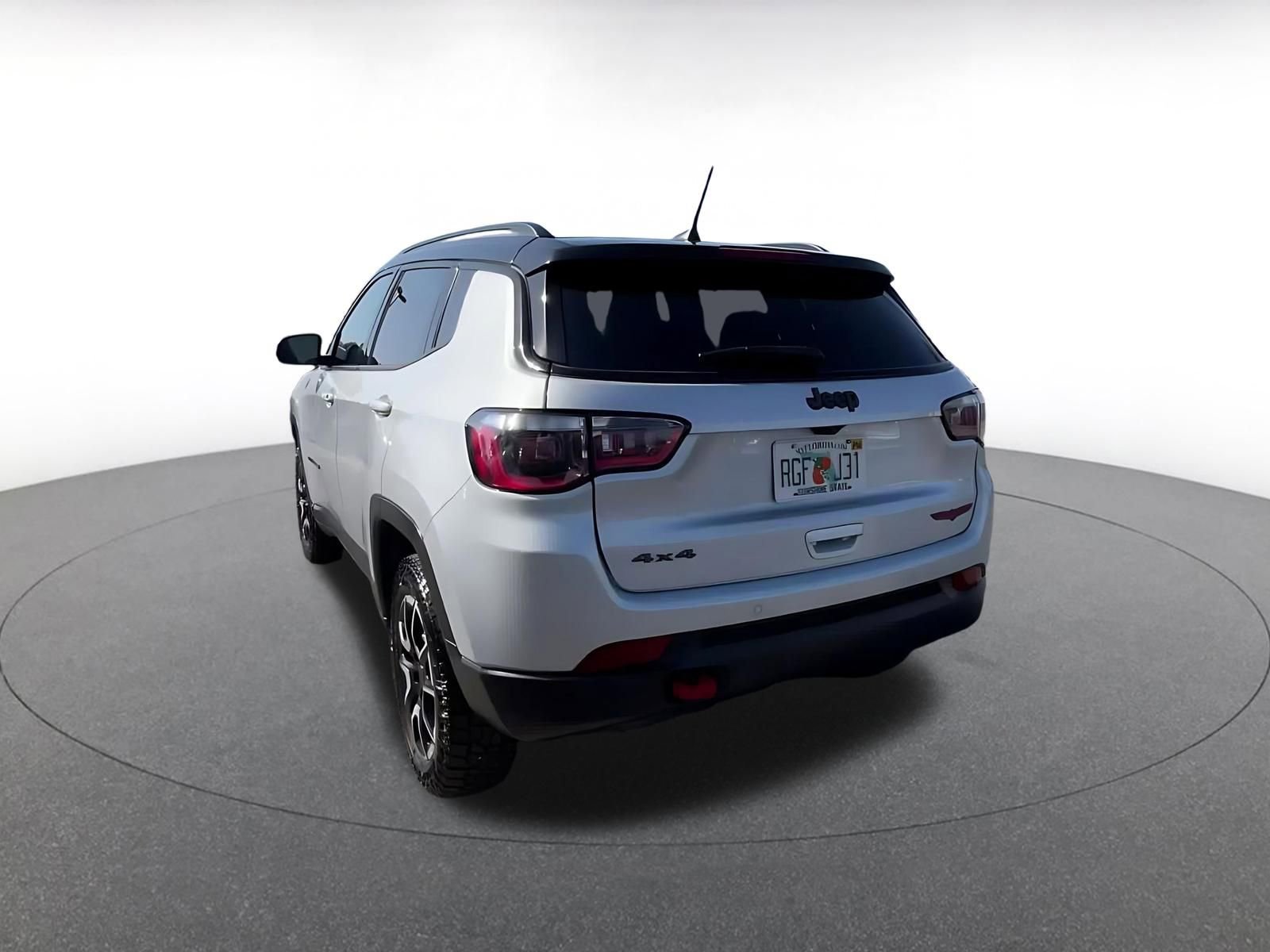 Used 2025 Jeep Compass Trailhawk AWD/4WD image 11