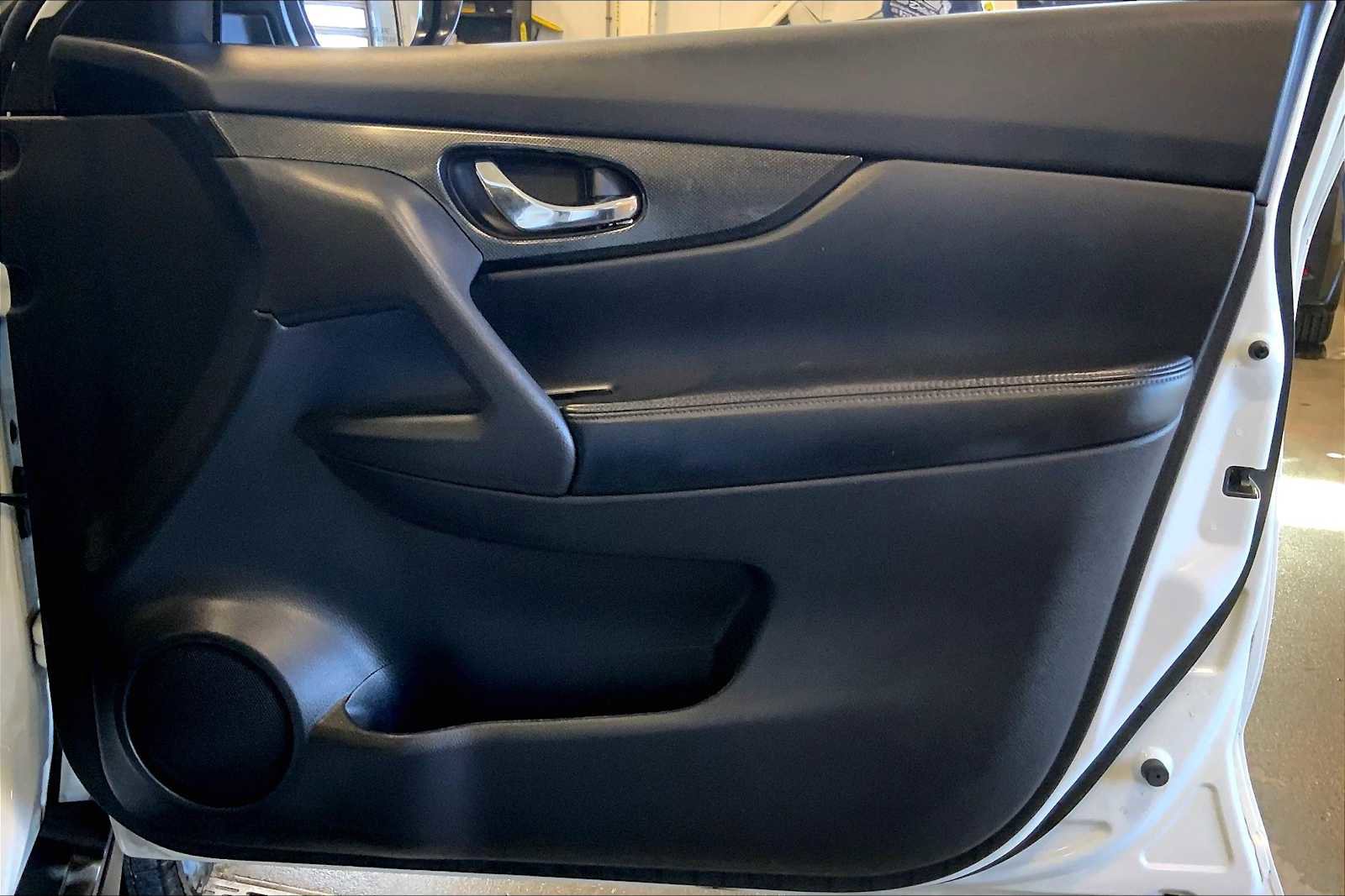 Used 2016 Nissan Rogue SL w/ SL Premium Package image 22