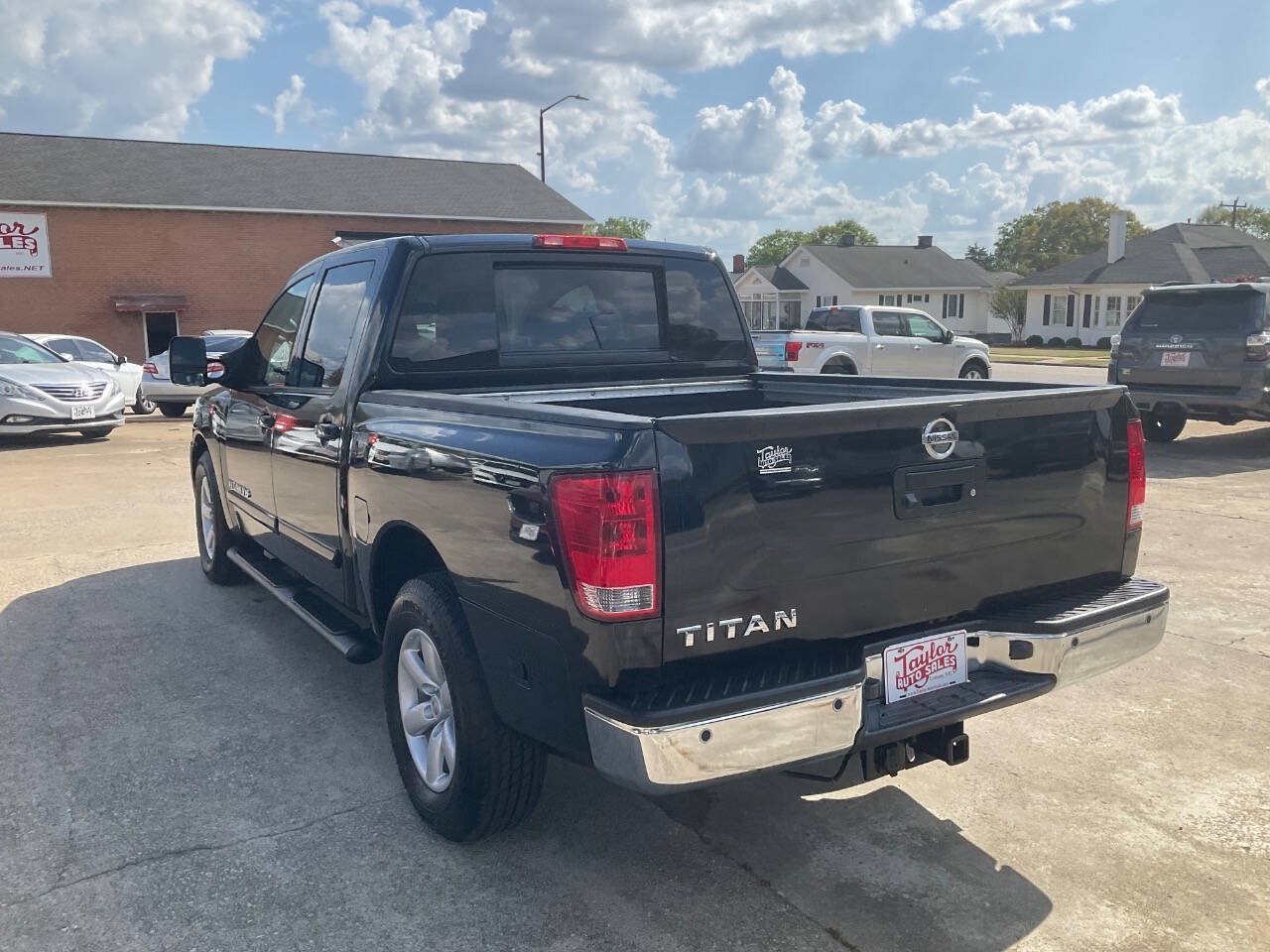 Used 2013 Nissan Titan SV w/ SV Premium Utility Pkg RWD image 5