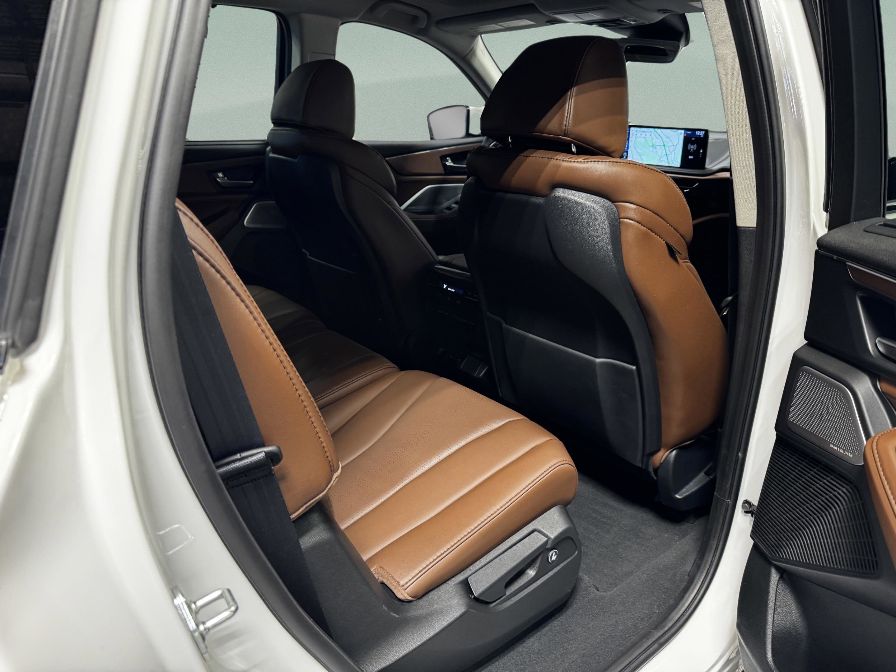 Certified 2025 Acura MDX FWD w/ Technology Package image 12