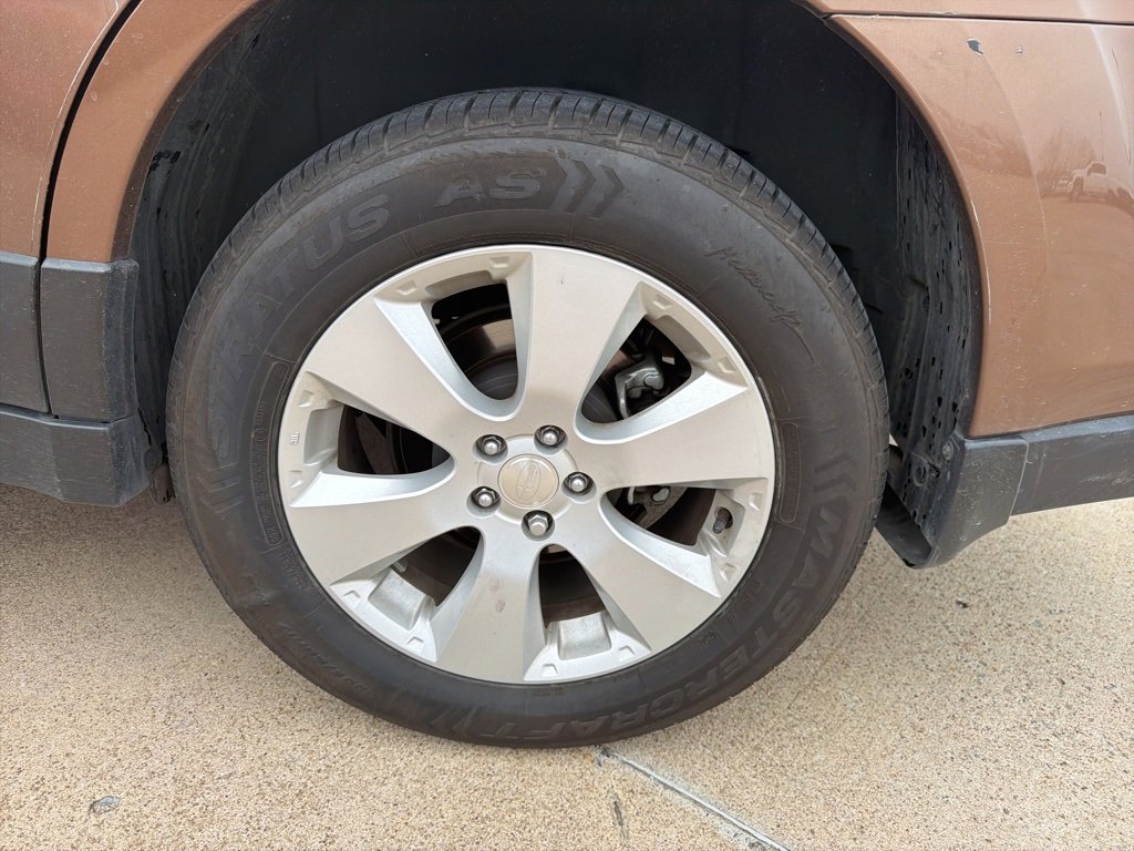 Used 2011 Subaru Outback 2.5i Limited image 10