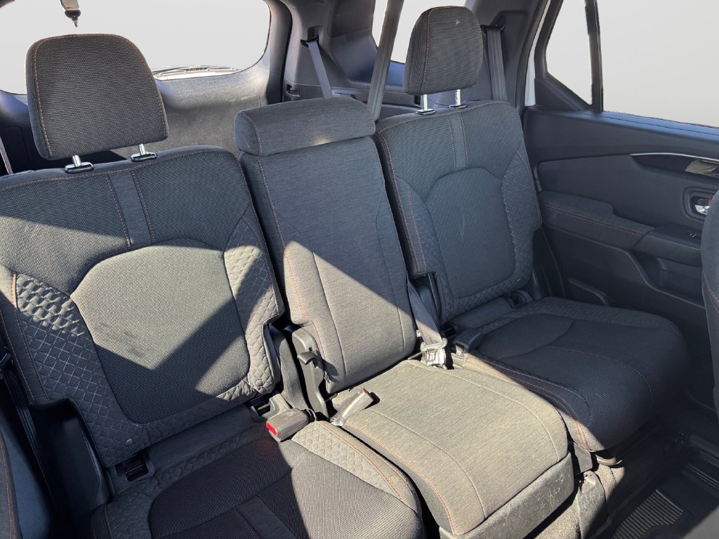 Used 2023 Honda Pilot Sport image 18