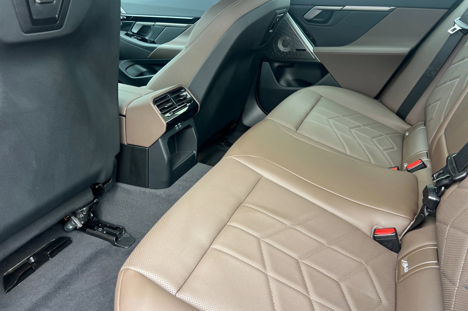 Used 2026 BMW 530i w/ M Sport Package image 24