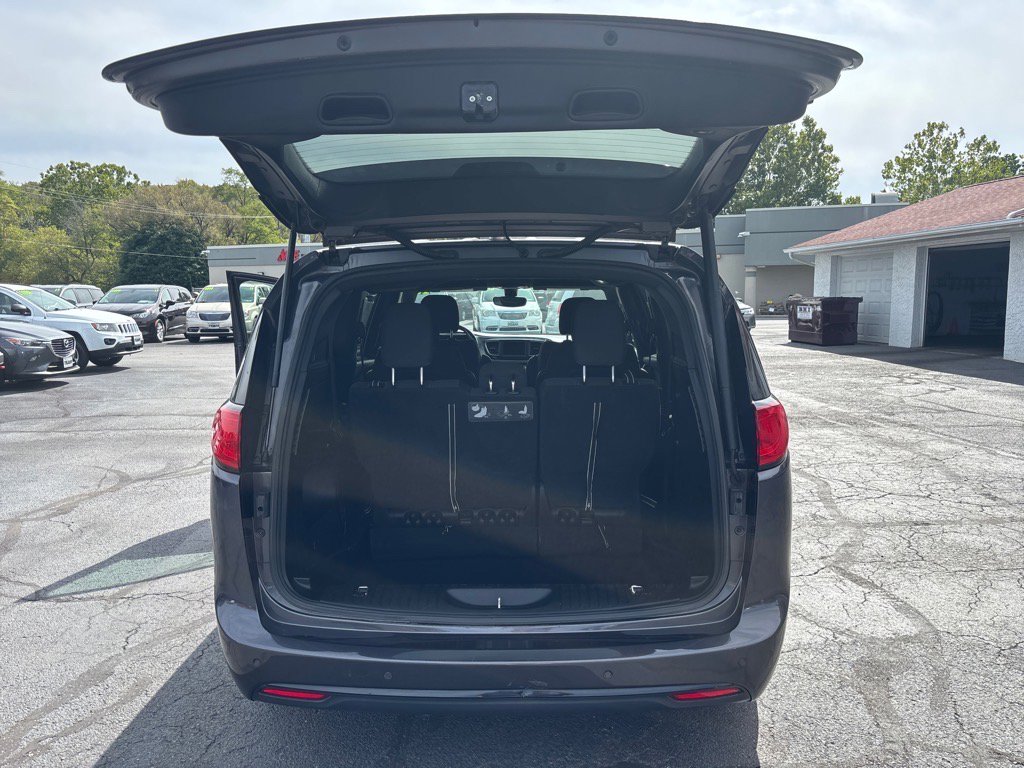 Used 2018 Chrysler Pacifica Touring Plus w/ S Appearance Package image 22