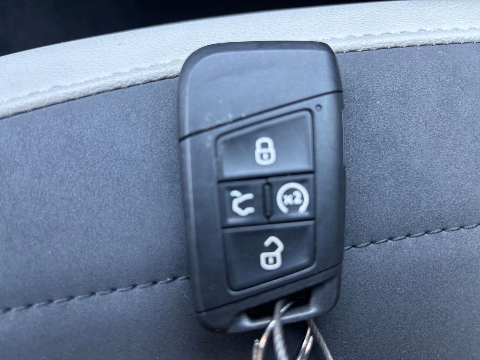 Used 2025 Volkswagen Taos SE FWD image 27