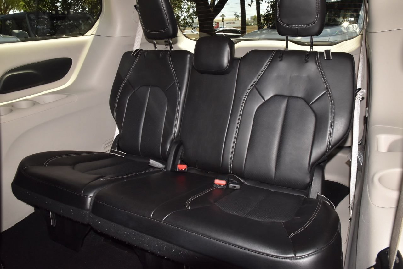 Used 2024 Chrysler Pacifica Touring-L FWD image 15