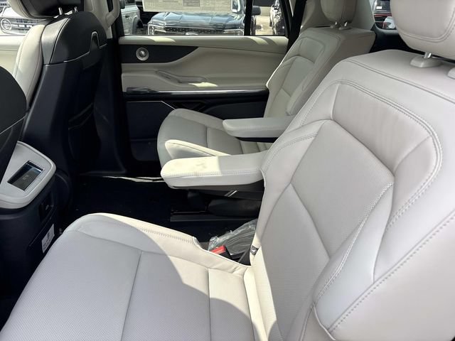 New 2026 Lincoln Navigator L Reserve w/ Jet Appearance Package AWD/4WD image 17