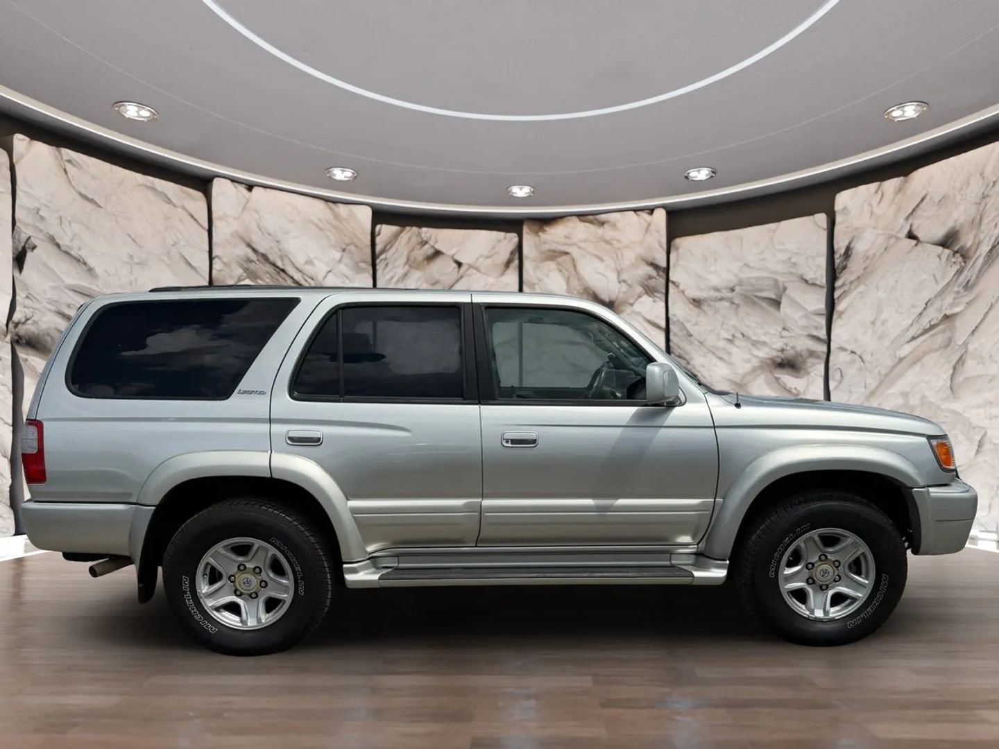 Used 2000 Toyota 4Runner Limited image 3