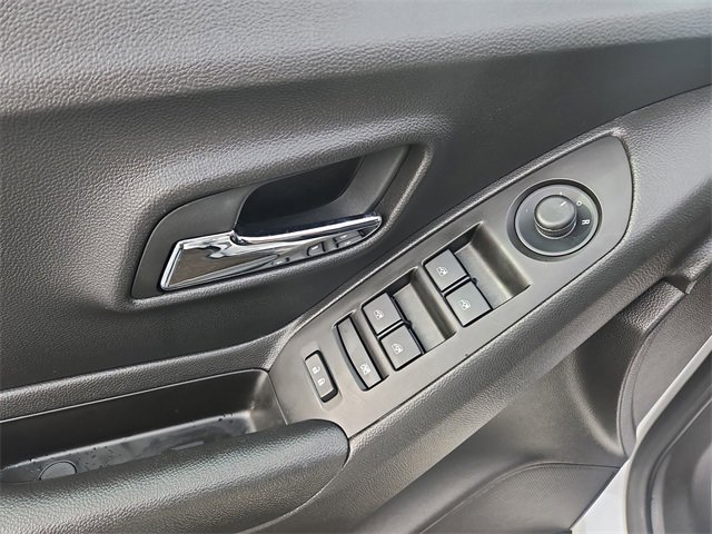 Certified 2022 Chevrolet Trax LT w/ Driver Confidence Package image 22