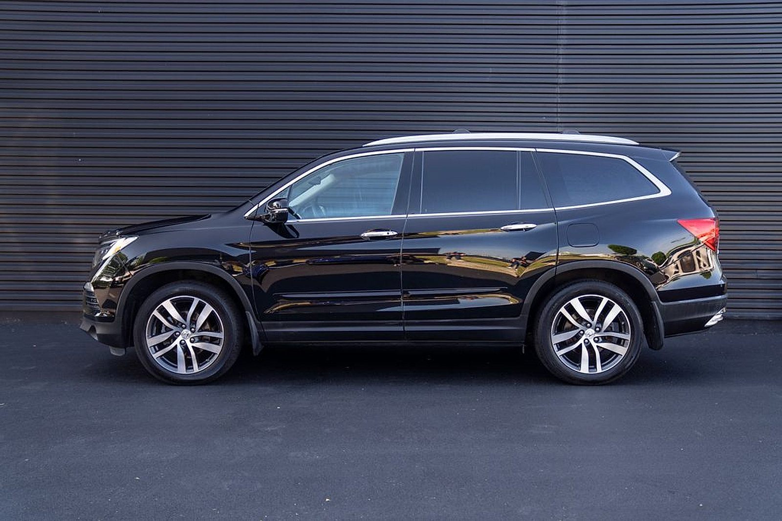 Used 2016 Honda Pilot Touring image 2