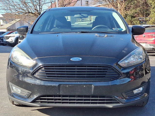 Used 2018 Ford Focus SE w/ SE Appearance Package image 2